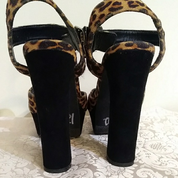 Leopard print platform heels fuzzy! 6.5 - Picture 6 of 7